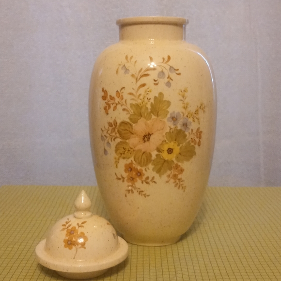Cream Speckled Floral Vase with Lid